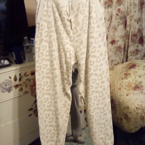 Barefoot Dream CCL Animal Print Joggers/Track pants, Cream and Stone sz 1x - Picture 7 of 10